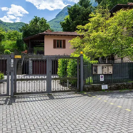 L'acero Rosso - Giardino Privato E Box Auto بيت للعطل