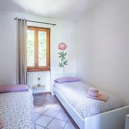 L'acero Rosso - Giardino Privato E Box Auto بيت للعطل