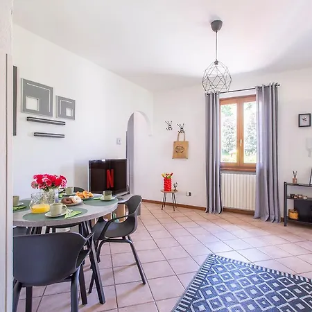 L'acero Rosso - Giardino Privato E Box Auto بيت للعطل ميناجيو