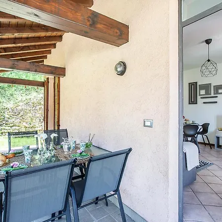L'acero Rosso - Giardino Privato E Box Auto Apartman
