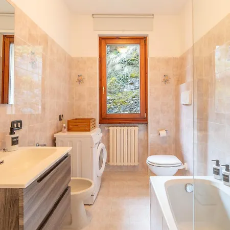 L'acero Rosso - Giardino Privato E Box Auto Apartman Menaggio